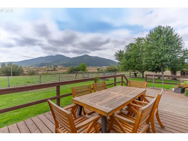 $700,000 | 36280 Airport Drive, Lebanon, OR 97355