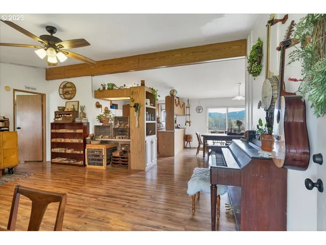 $700,000 | 36280 Airport Drive, Lebanon, OR 97355