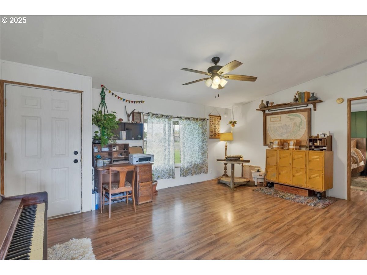 36280 Airport Drive Lebanon, OR 97355 - Photo 10 of 46