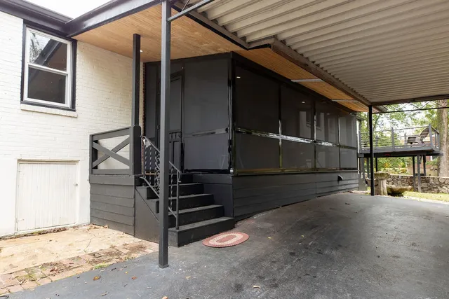 a view of a house with a backyard