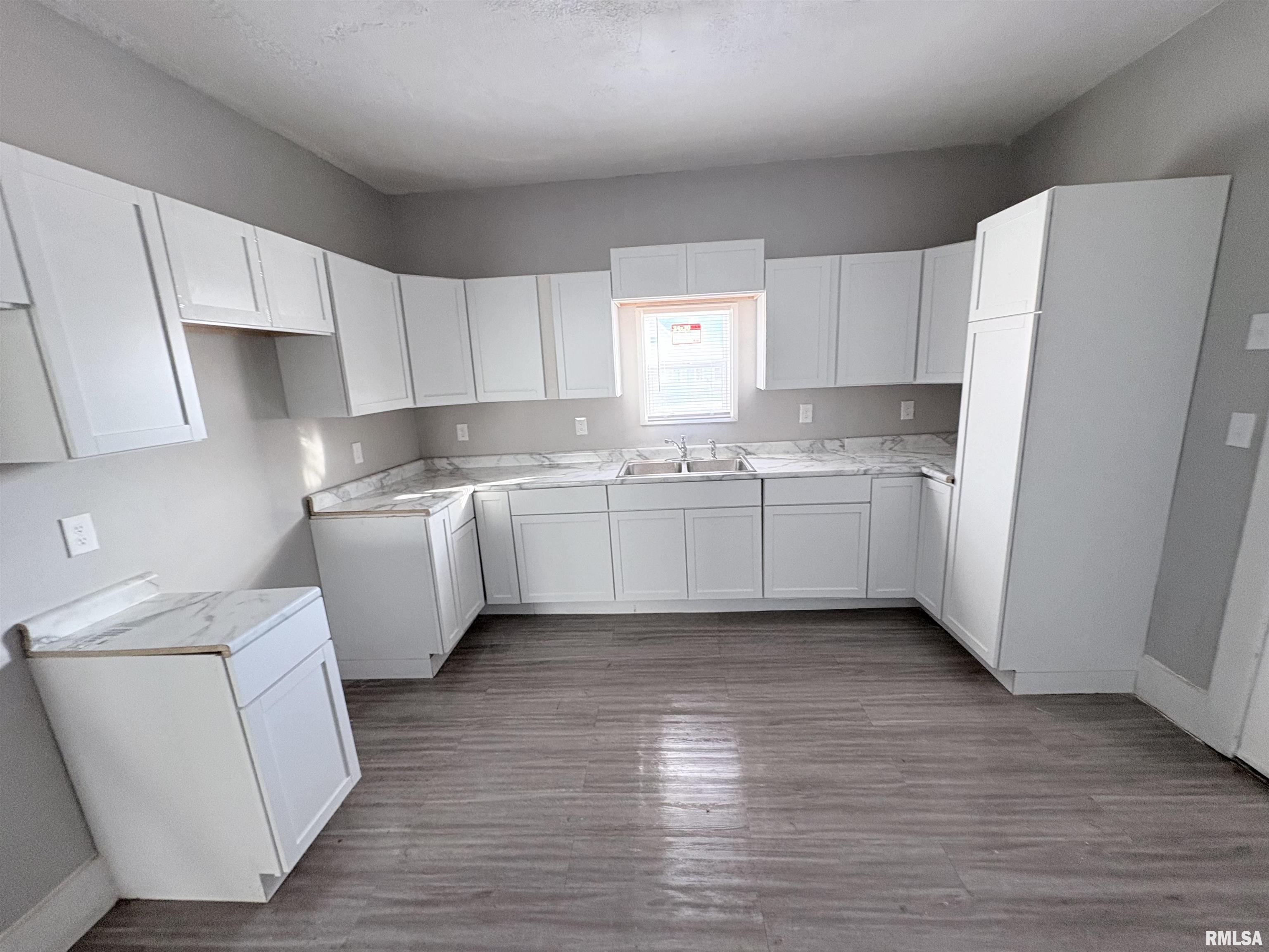 524 7th Street Rock Island, IL 61201 - Photo 6 of 15