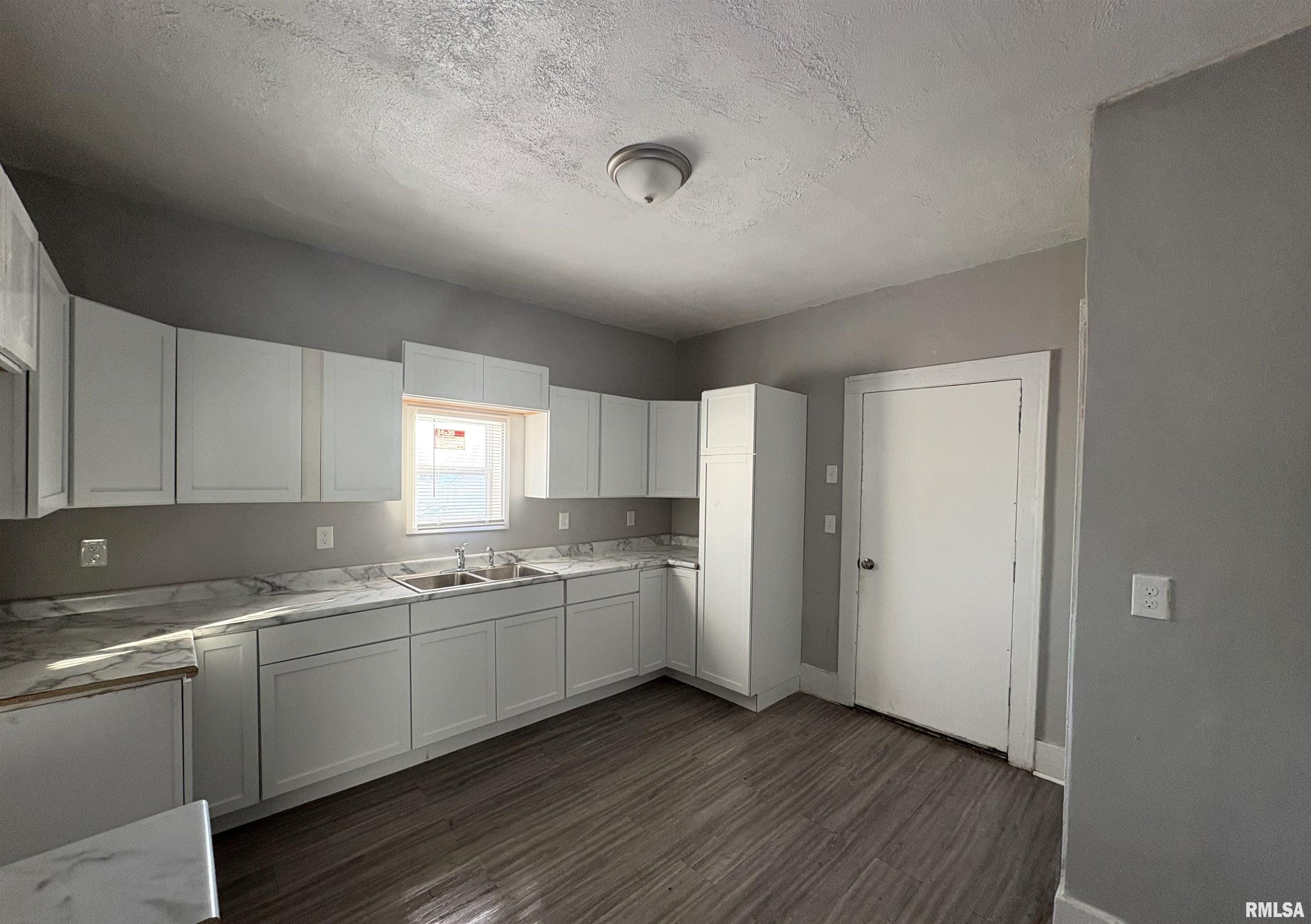 524 7th Street Rock Island, IL 61201 - Photo 7 of 15