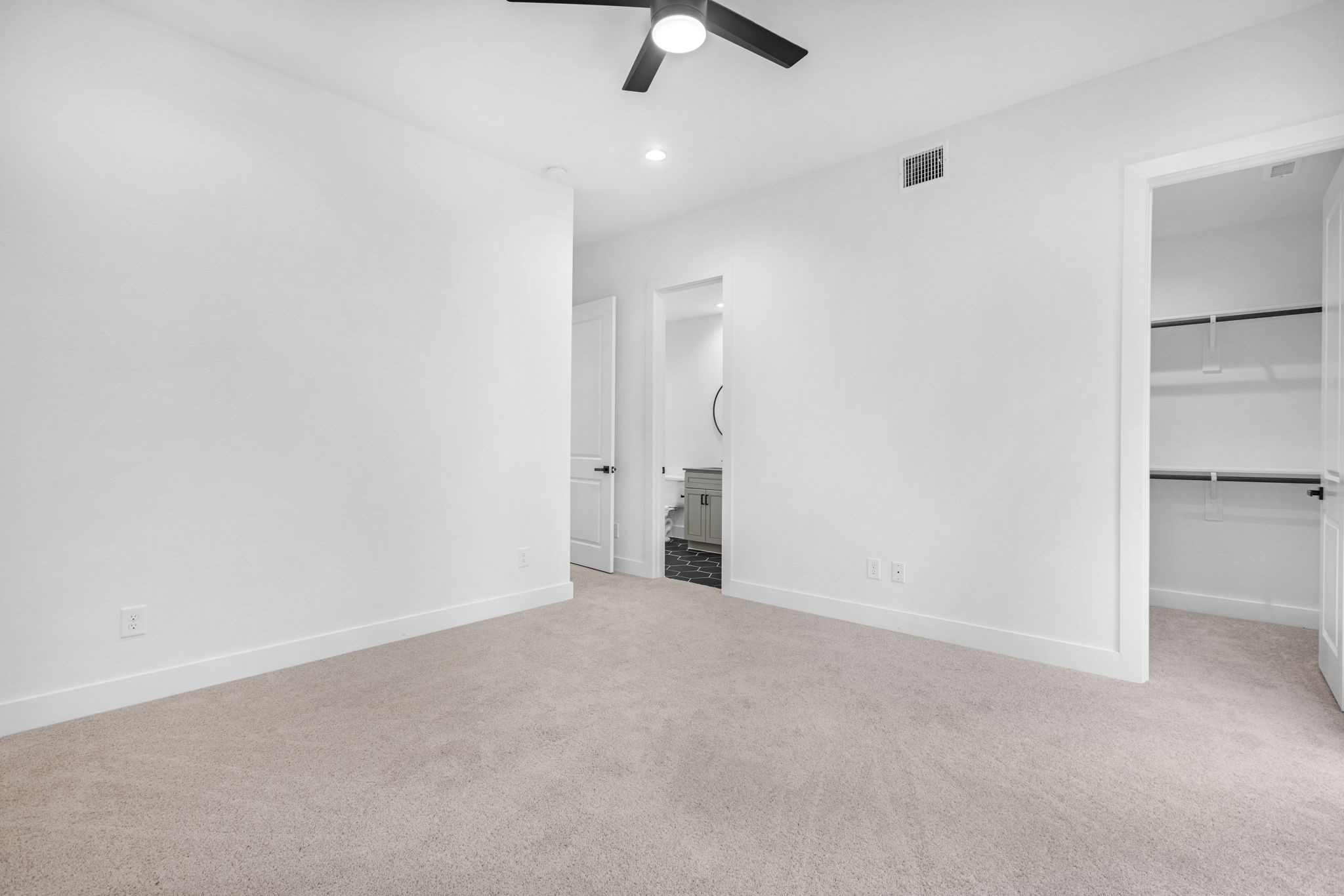 8203 Moon Beam Street, Unit B Houston, TX 77088 - Photo 12 of 17