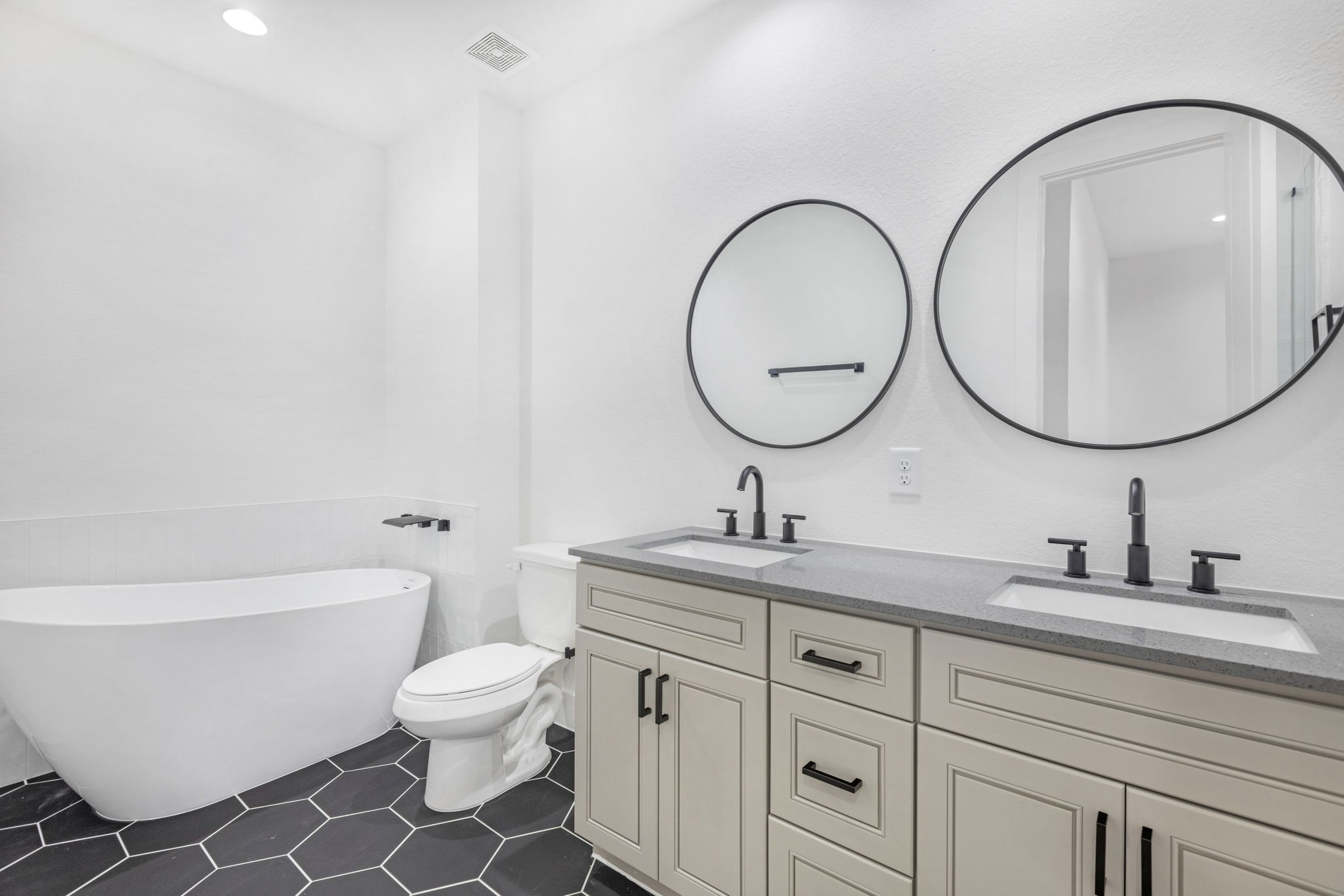 8203 Moon Beam Street, Unit B Houston, TX 77088 - Photo 14 of 17