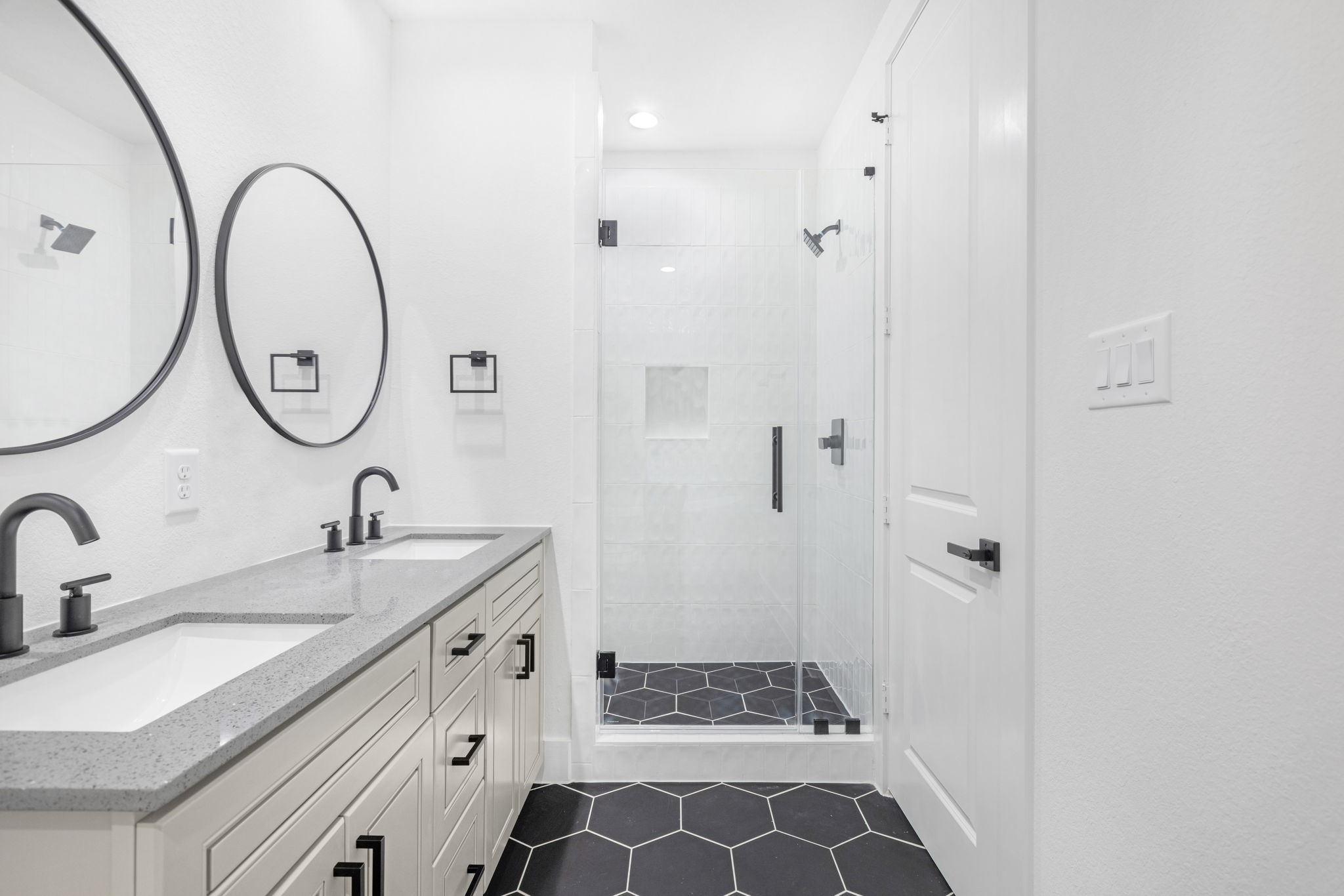 8203 Moon Beam Street, Unit B Houston, TX 77088 - Photo 16 of 17
