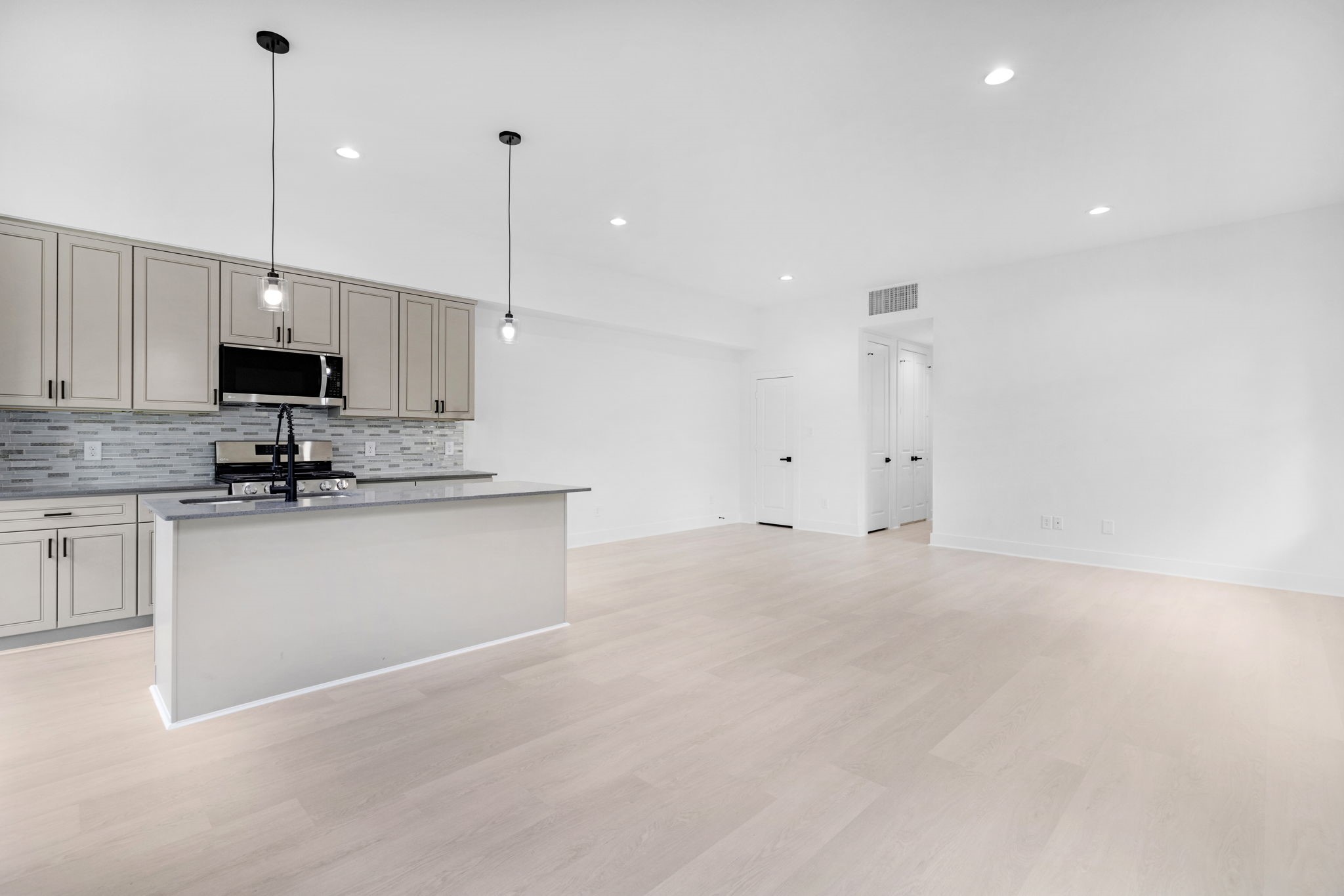 8203 Moon Beam Street, Unit B Houston, TX 77088 - Photo 4 of 17