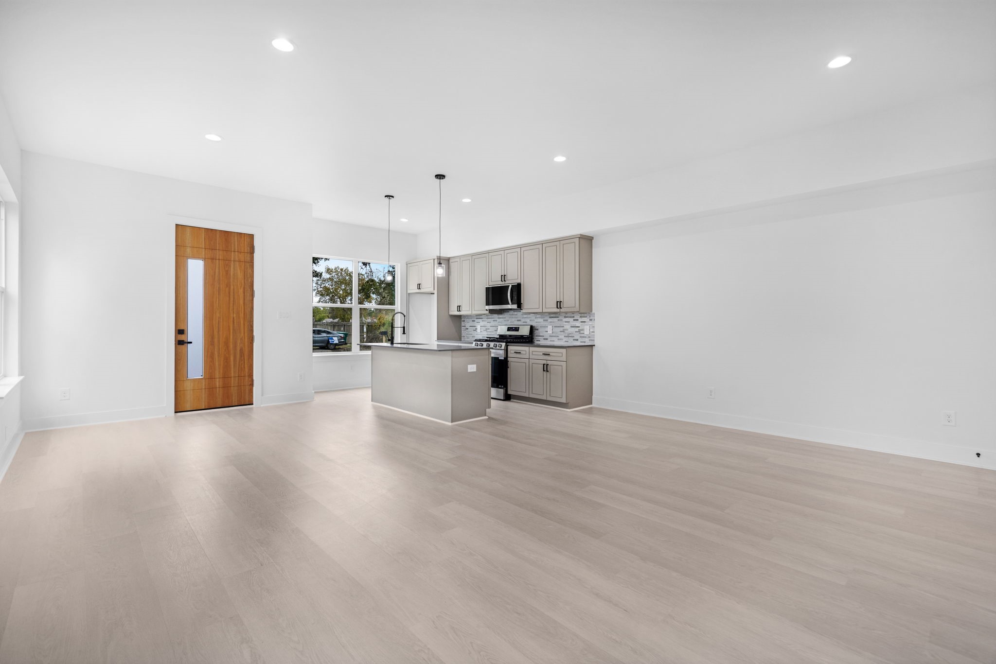 8203 Moon Beam Street, Unit B Houston, TX 77088 - Photo 5 of 17