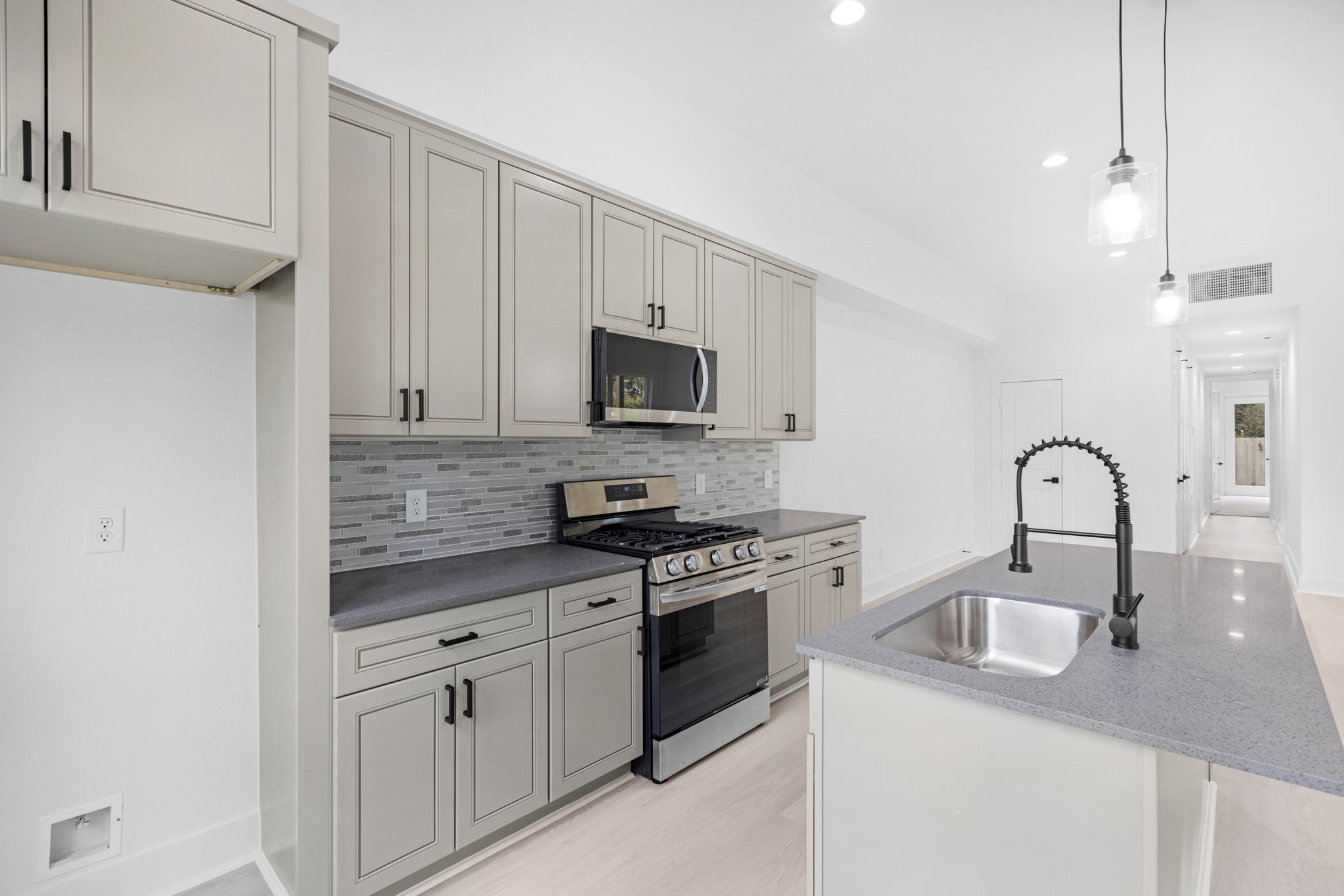 8203 Moon Beam Street, Unit B Houston, TX 77088 - Photo 7 of 17