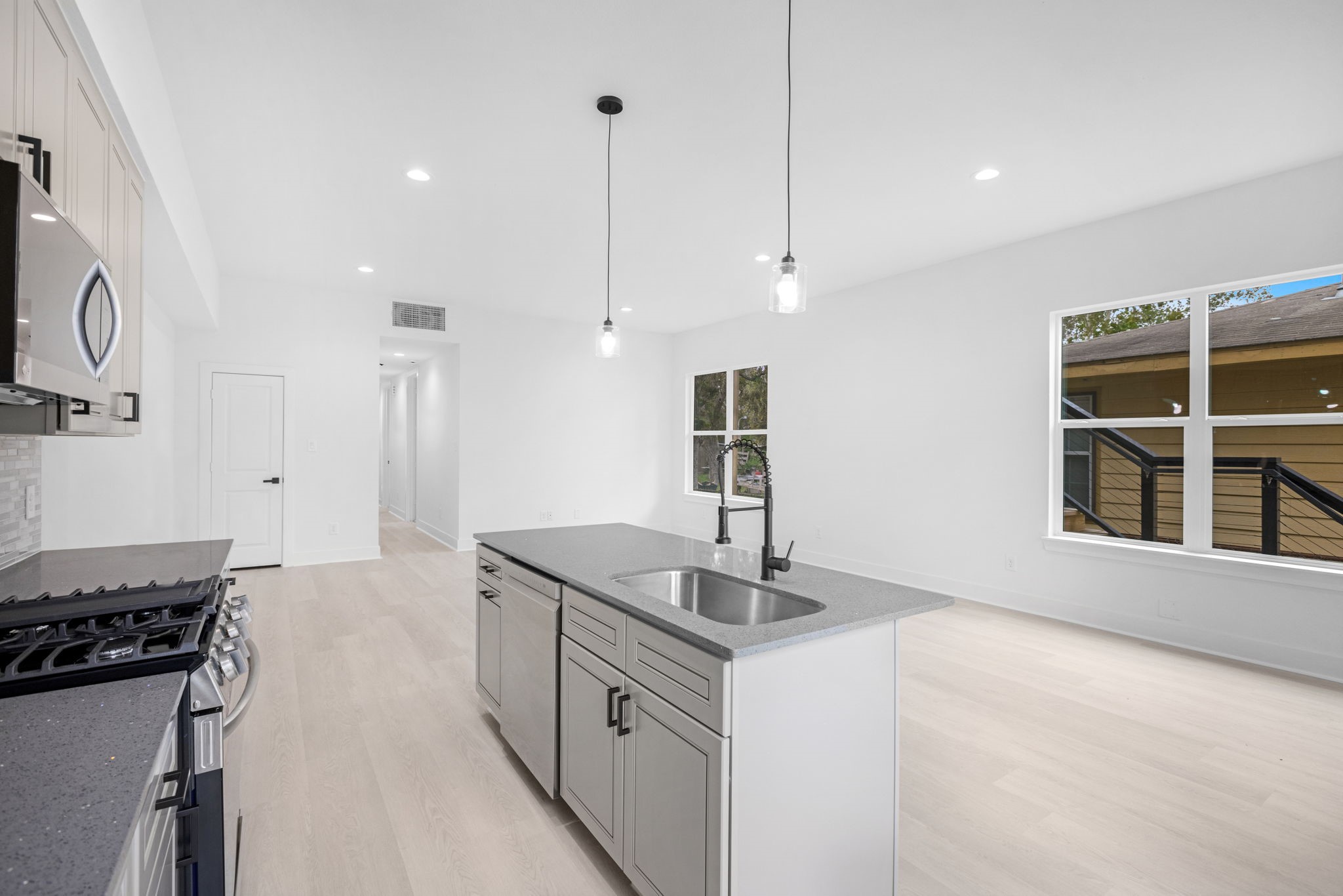 8203 Moon Beam Street, Unit B Houston, TX 77088 - Photo 8 of 17