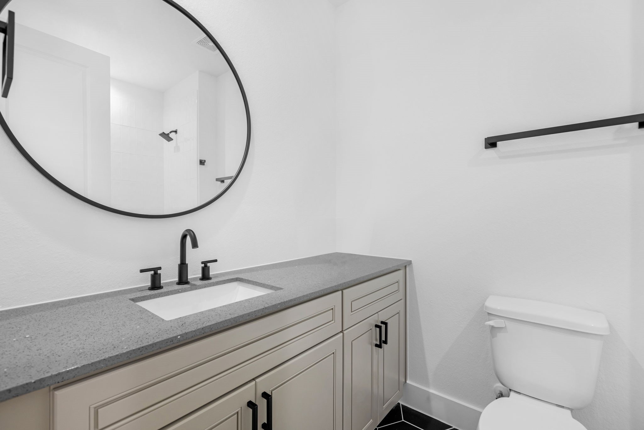 8203 Moon Beam Street, Unit B Houston, TX 77088 - Photo 10 of 17