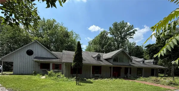 $479,900 | 6400 Juniper Drive, Amherst, OH 44001