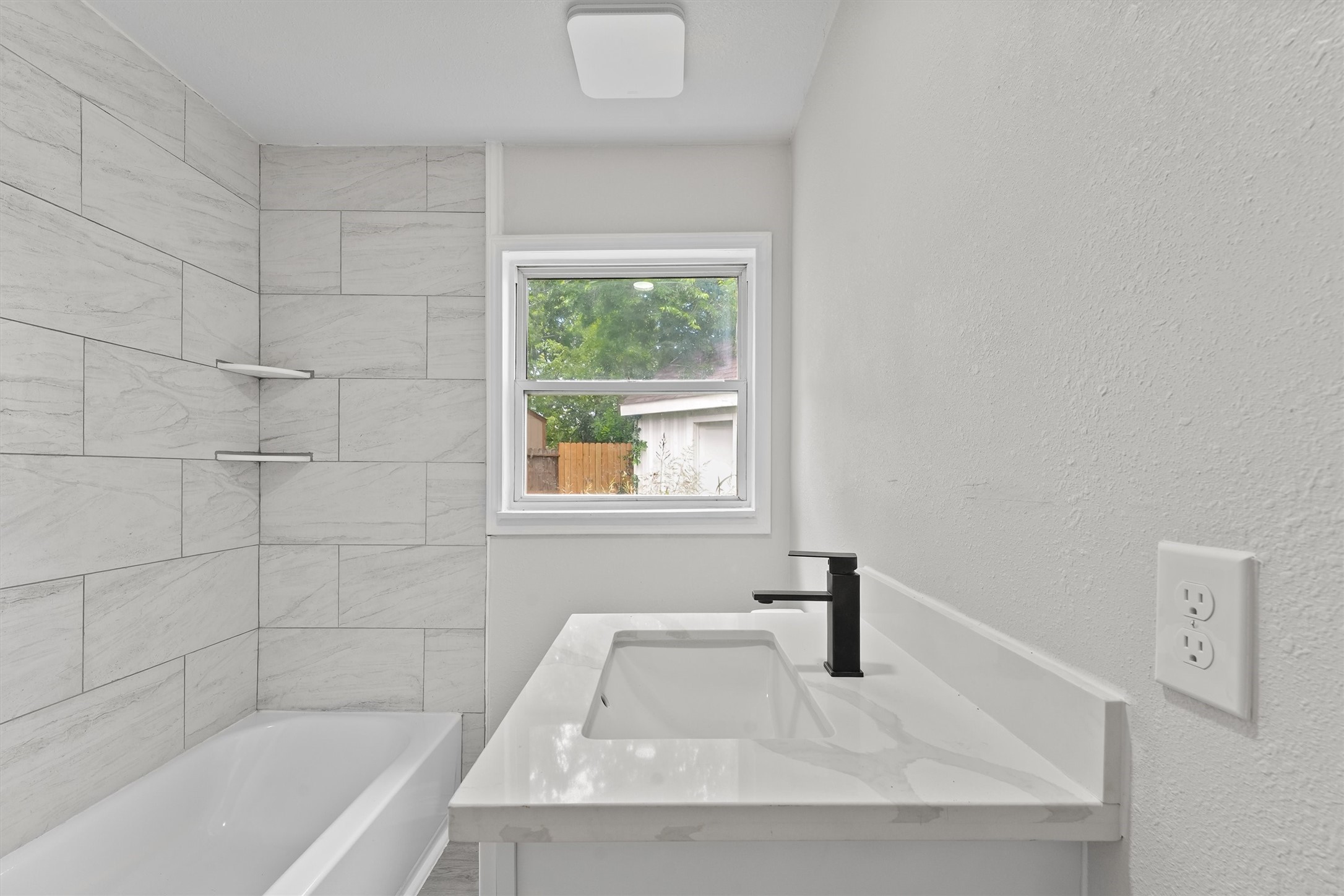 1615 Hiller Street Houston, TX 77015 - Photo 19 of 26 a bathroom with a bathtub