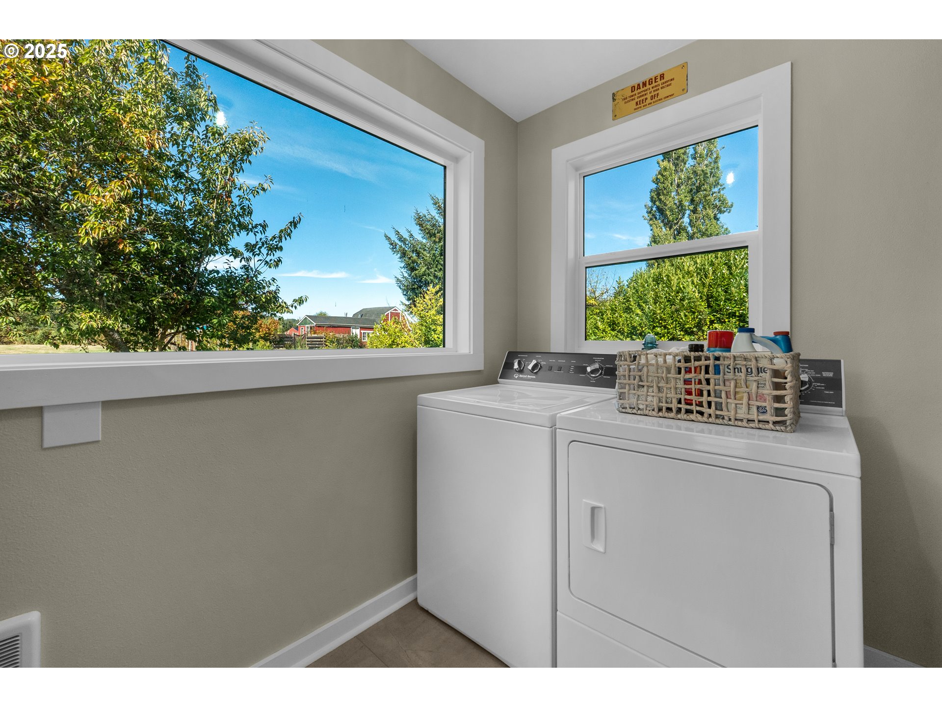 90635 Spring Road Astoria, OR 97103 - Photo 24 of 38 a kitchen with a stove a sink and a window