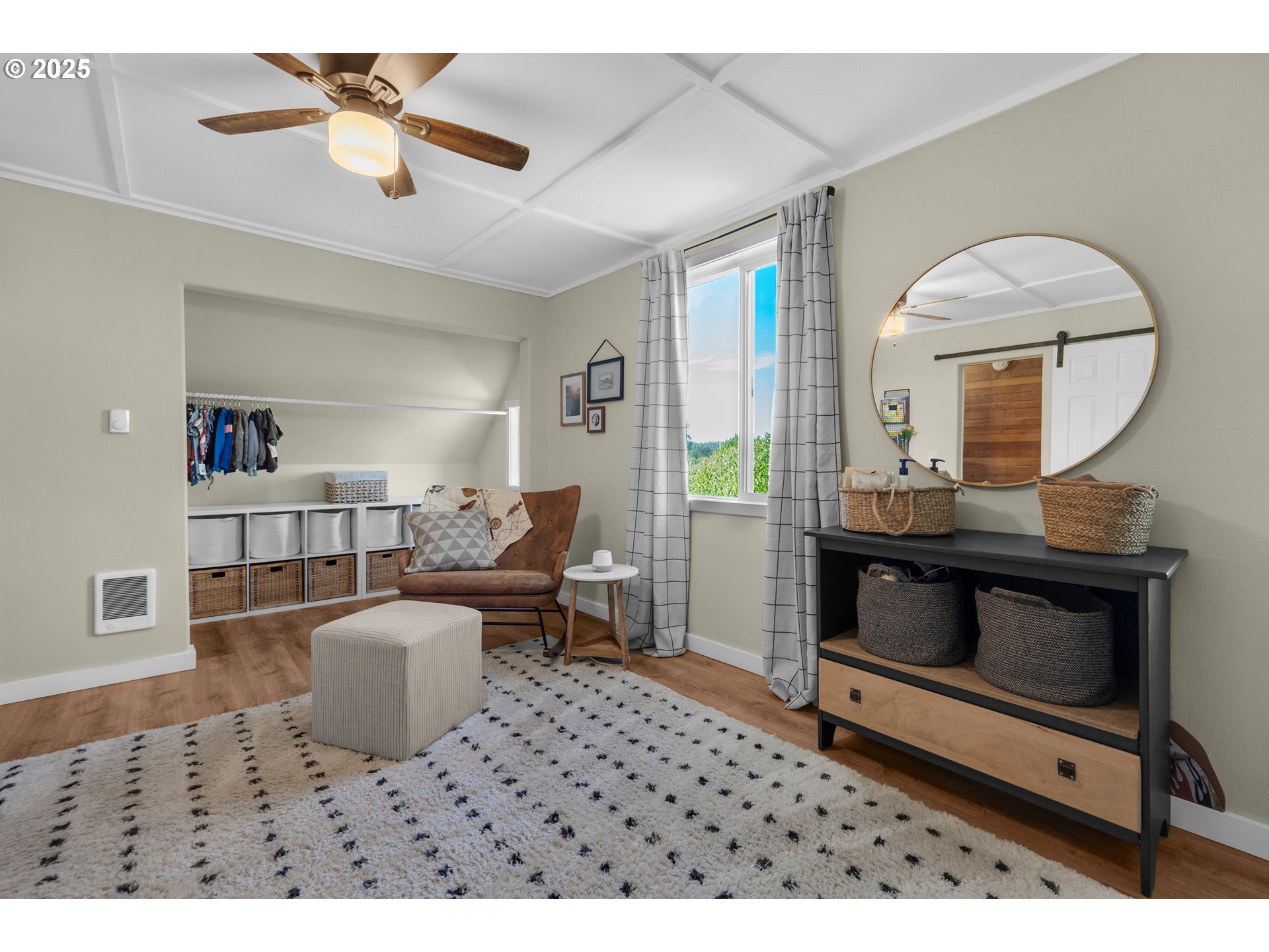 90635 Spring Road Astoria, OR 97103 - Photo 25 of 38 a living room with furniture a rug and white walls