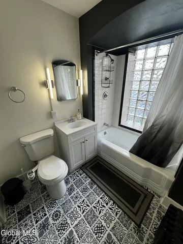 $1,695 | 612 Union Street, Unit 2, Schenectady, NY 12305