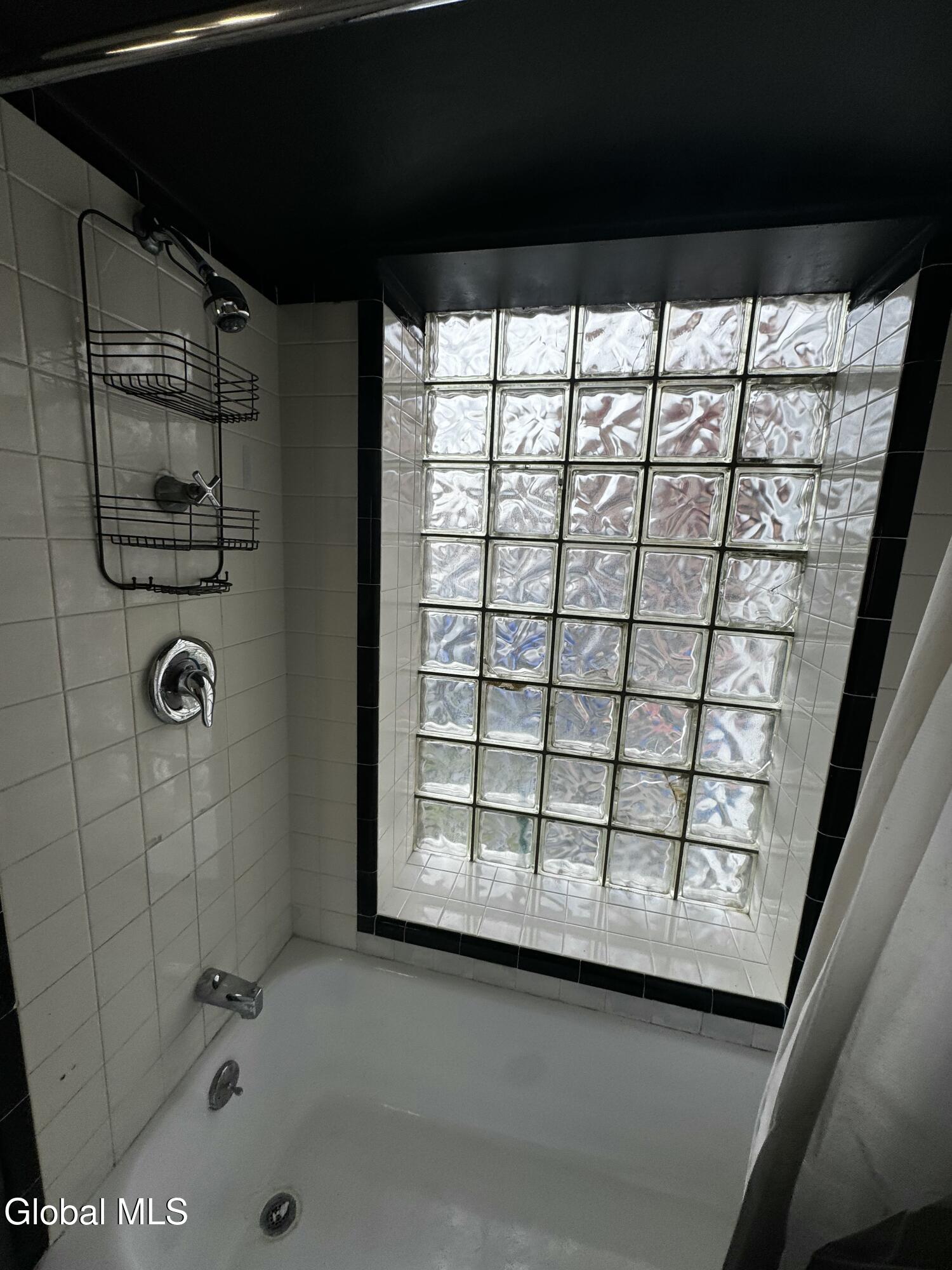 612 Union Street, Unit 2 Schenectady, NY 12305 - Photo 19 of 26 1331072E-A8FA-44BA-9369-9C402CDA263E