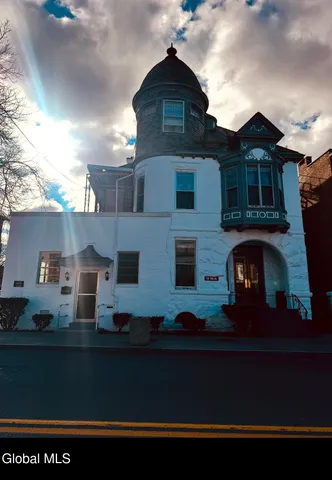 $1,695 | 612 Union Street, Unit 2, Schenectady, NY 12305