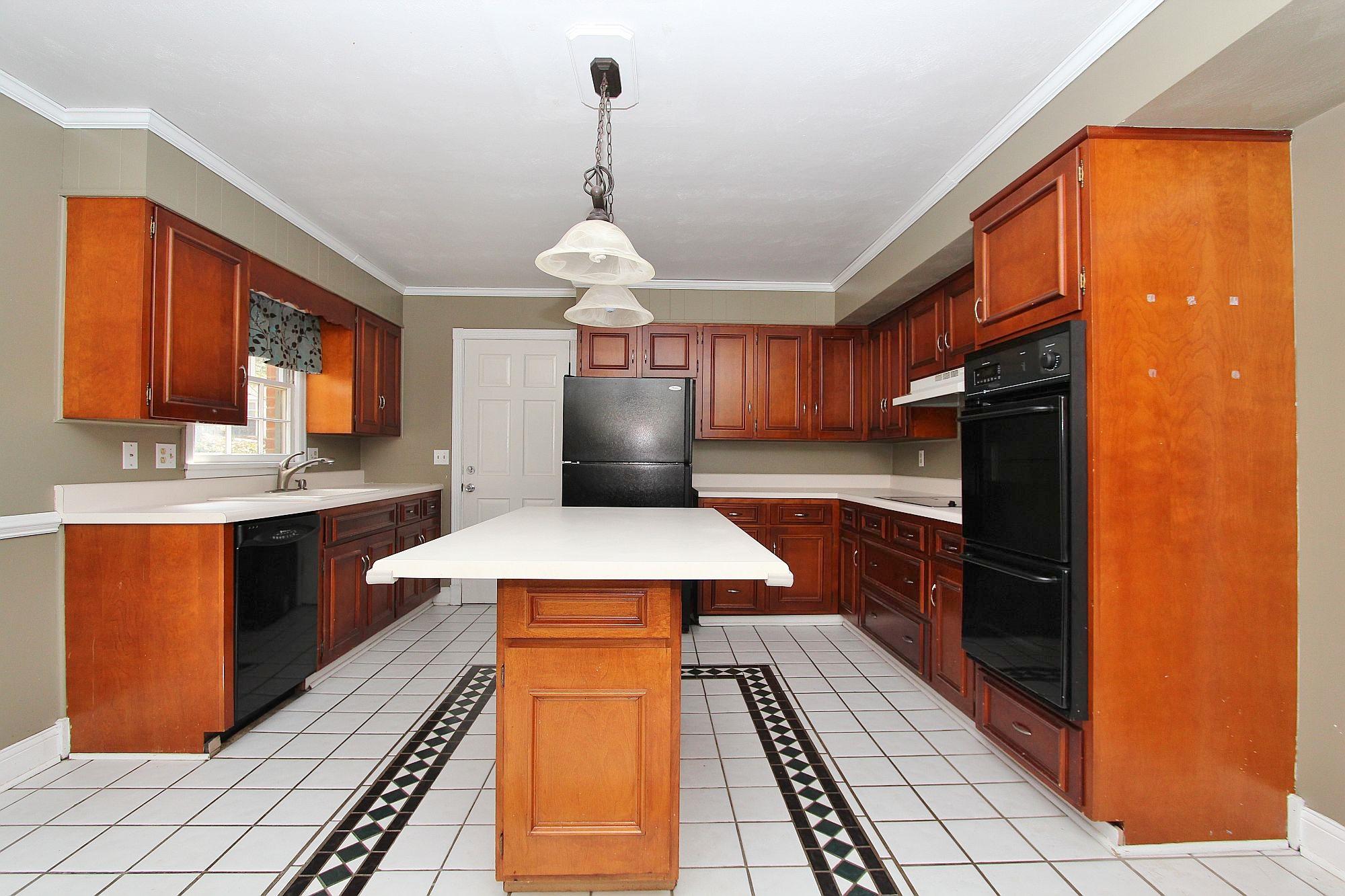 3506 Brymoor Road Southwest Roanoke, VA 24018 - Photo 13 of 47 img_2428