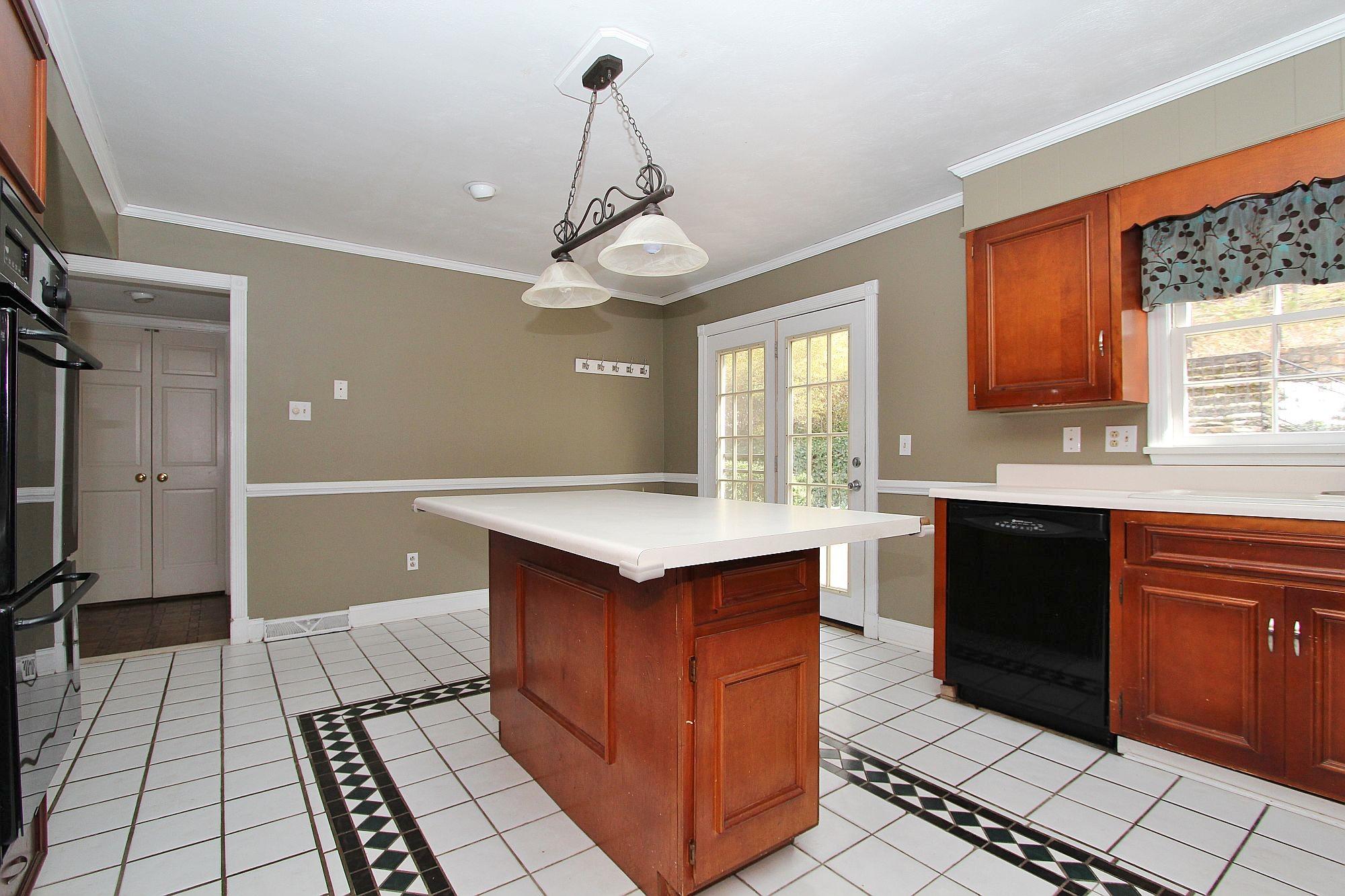 3506 Brymoor Road Southwest Roanoke, VA 24018 - Photo 15 of 47 img_2435