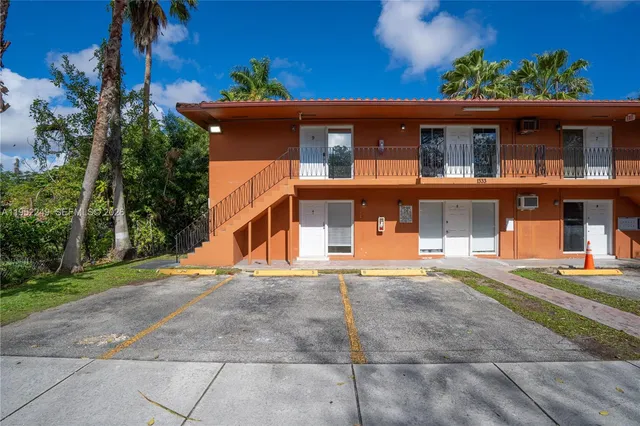 $1,350 | 1333 Northwest 15th Street, Unit 4, Miami, FL 33125