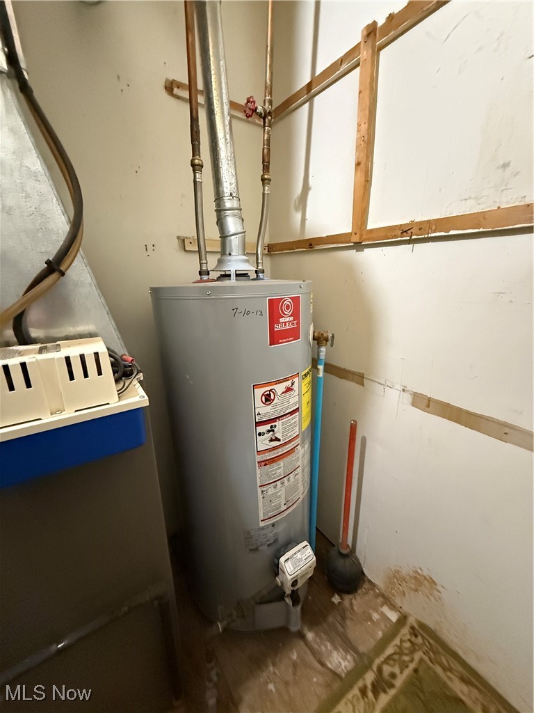 4185 Tapper Road Barberton, OH 44203 - Photo 19 of 23 Utility room featuring gas water heater