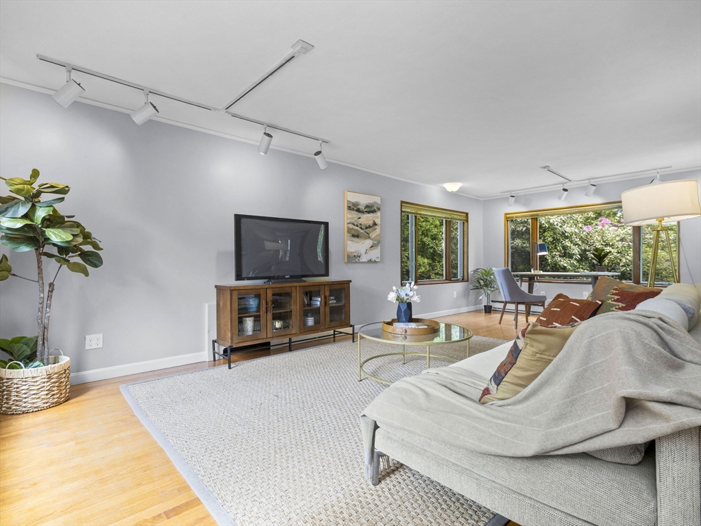 29 Nod Hill Road Newton, MA 02461 - Photo 8 of 40 Gallery Image 8
