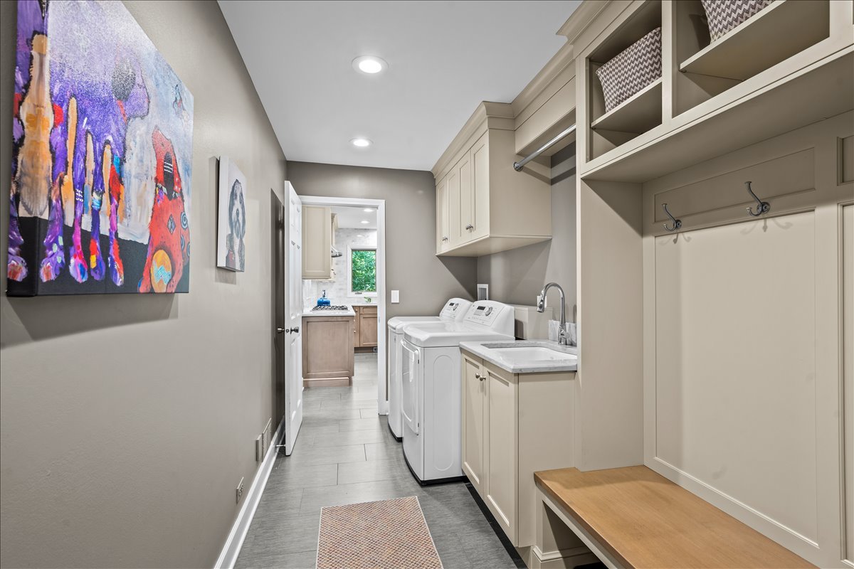 1985 Clavey Road Highland Park, IL 60035 - Photo 15 of 35 a utility room with dryer and washer