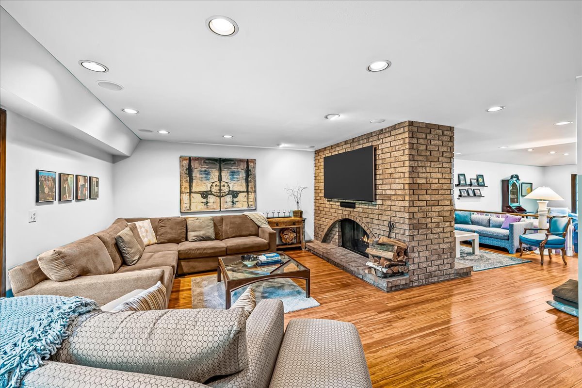 1985 Clavey Road Highland Park, IL 60035 - Photo 7 of 35 a living room with furniture and a flat screen tv