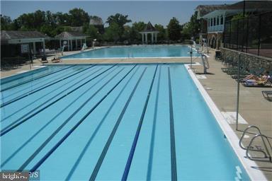 302 Ridgepoint Place, Unit 28 Gaithersburg, MD 20878 - Photo 21 of 23 Pool
