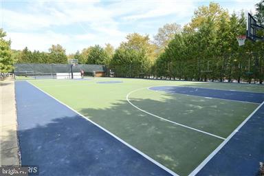 302 Ridgepoint Place, Unit 28 Gaithersburg, MD 20878 - Photo 22 of 23 Tennis courts