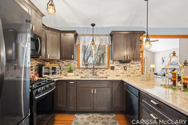 $595,000 | 8409 Squires Street Northeast, Rockford, MI 49341