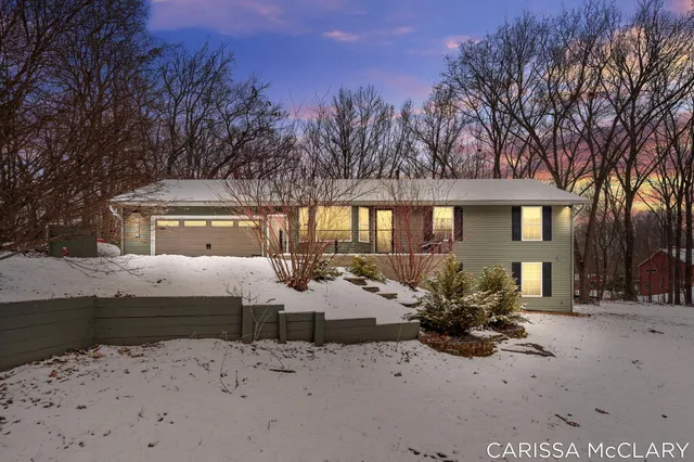 $595,000 | 8409 Squires Street Northeast, Rockford, MI 49341