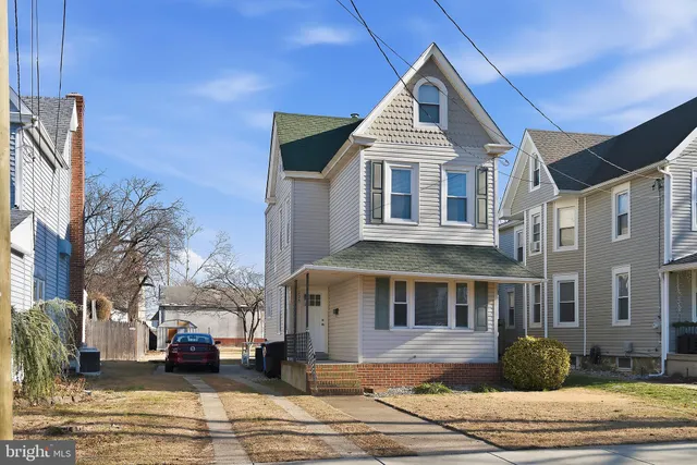 $300,000 | 225 Delaware Avenue, Riverside, NJ 08075