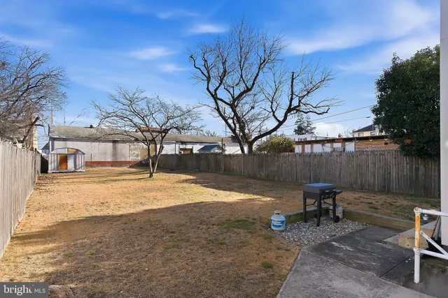 $300,000 | 225 Delaware Avenue, Riverside, NJ 08075