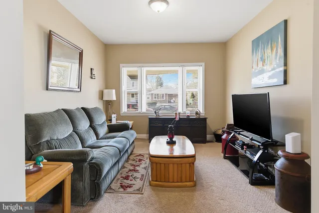 $300,000 | 225 Delaware Avenue, Riverside, NJ 08075