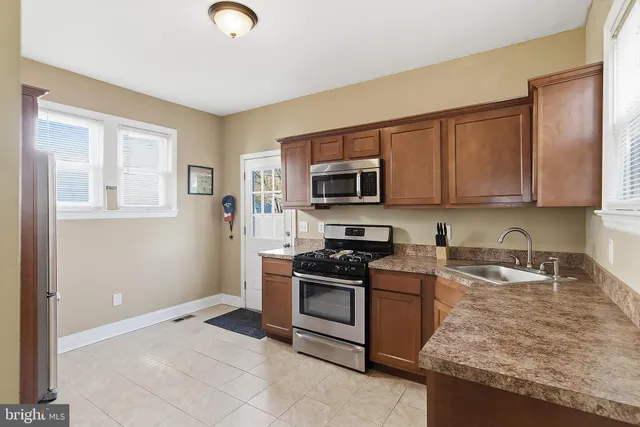 $300,000 | 225 Delaware Avenue, Riverside, NJ 08075