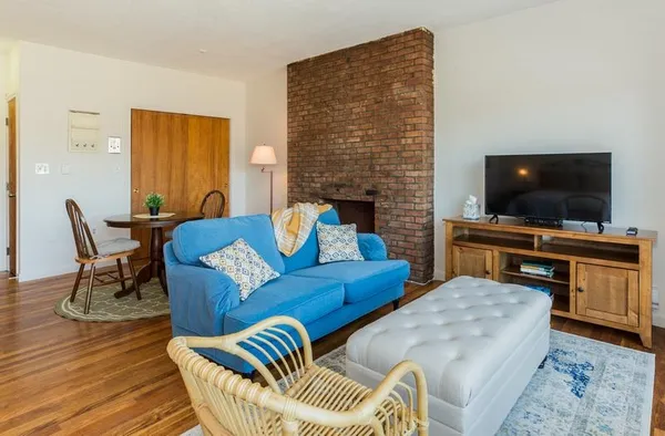 $2,800 | 220 Beacon Street, Unit 2, Boston, MA 02116