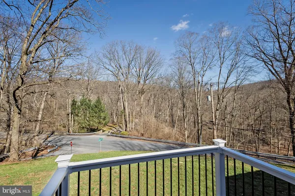 a view of a house with backyard and trees