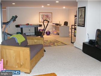 1016 Irvin Road Huntingdon Valley, PA 19006 - Photo 4 of 9