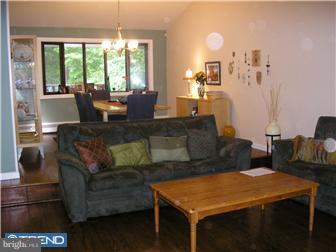 1016 Irvin Road Huntingdon Valley, PA 19006 - Photo 5 of 9