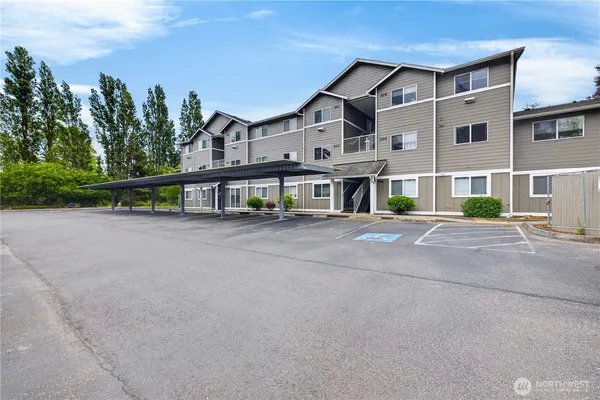 $305,000 | 1670 Southwest Mulberry Place, Unit B302, Oak Harbor, WA 98277