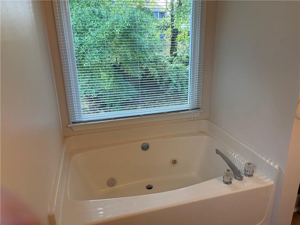 4747 Julian Way Acworth, GA 30101 - Photo 12 of 27 a bathroom with a bathtub