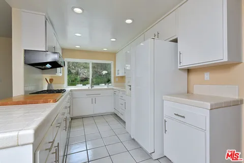$1,549,000 | 6041 Ellenview Avenue, Woodland Hills, CA 91367