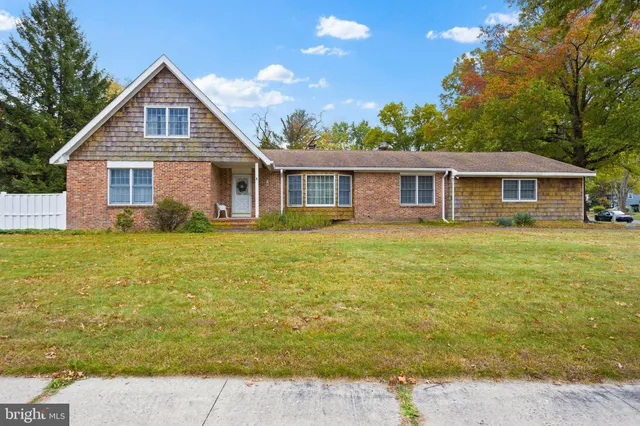 $824,800 | 1 Hawk Drive, Princeton Junction, NJ 08550