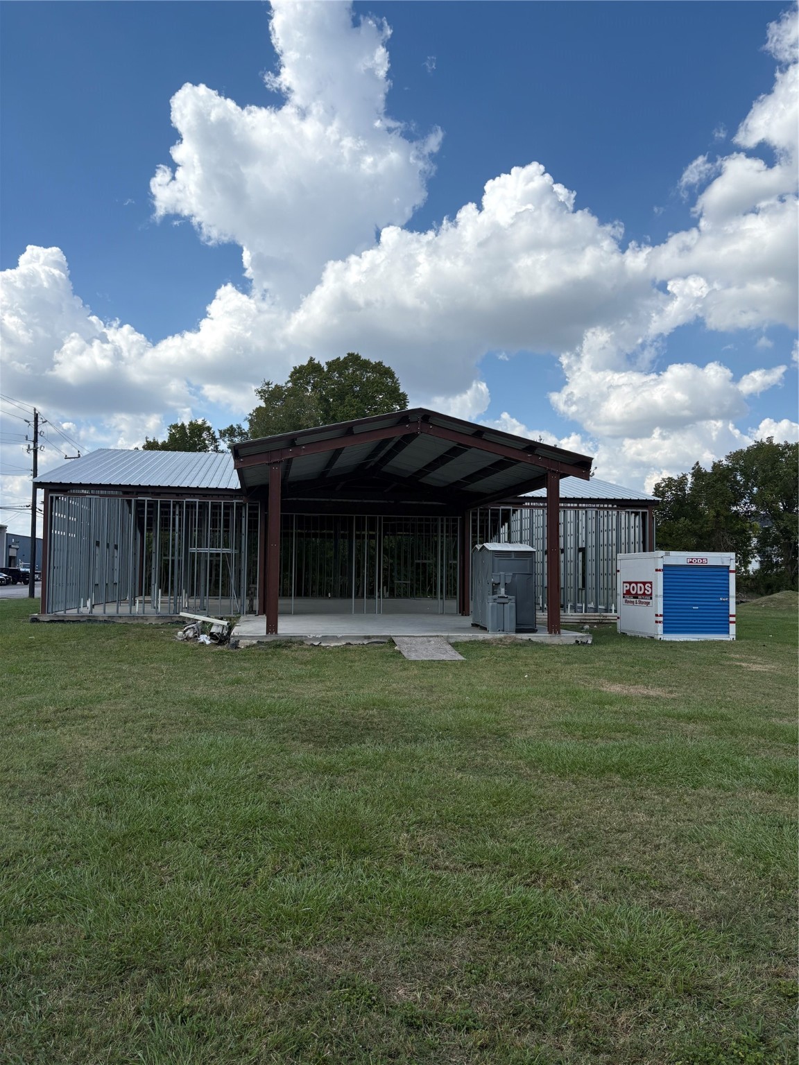 5910 Cullen Boulevard Houston, TX 77021 - Photo 2 of 6 a front view of a house with garden