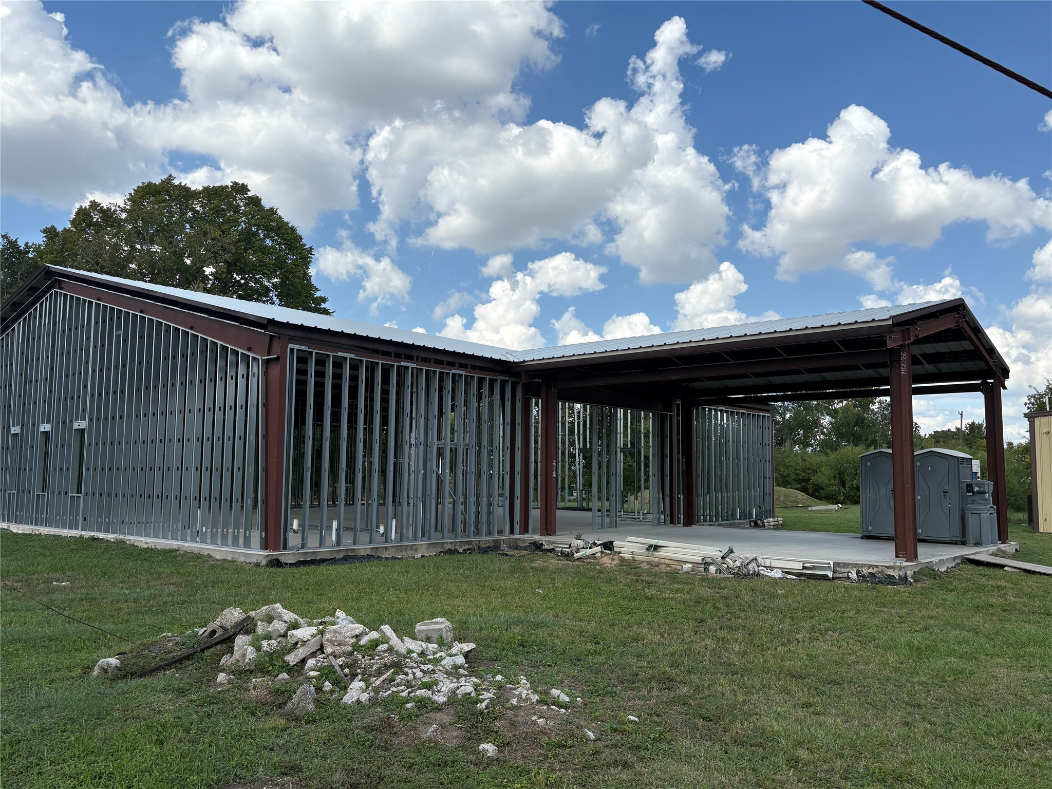 5910 Cullen Boulevard Houston, TX 77021 - Photo 4 of 6 a view of a backyard