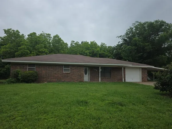 $149,163 | 709 Lee Street, Bowie, TX 76230
