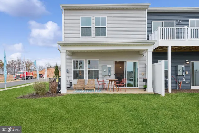 a view of a house with a yard and plants