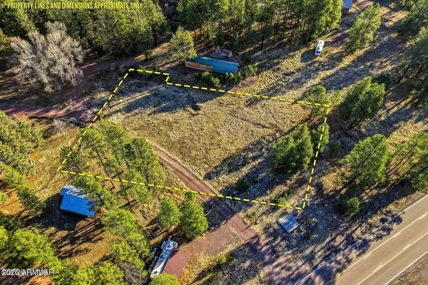 a view of an outdoor space