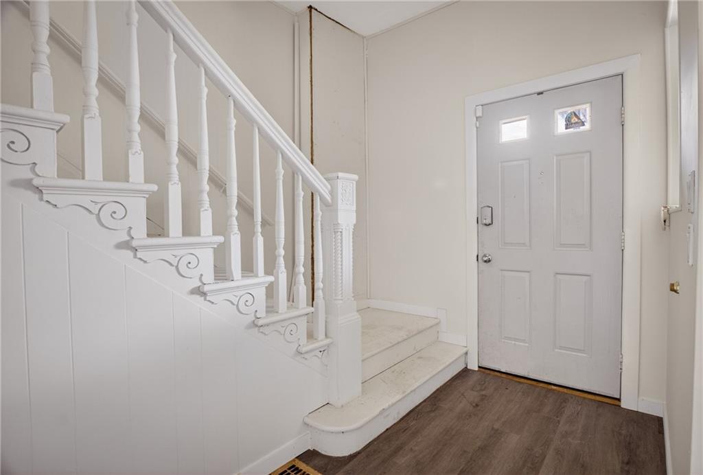 906 1st Street McKees Rocks, PA 15136 - Photo 3 of 37